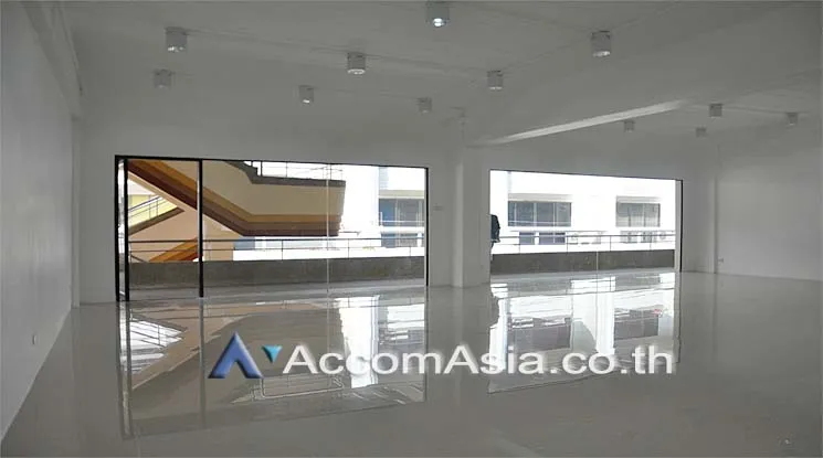 unit Office space For Rent in Sukhumvit, Bangkok  near BTS Phra khanong (AA14005)
